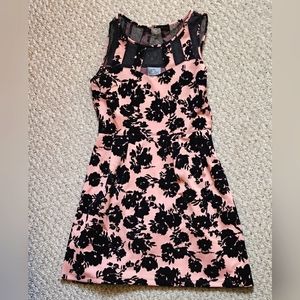 Sweet Storm size M pink with black flower Dress